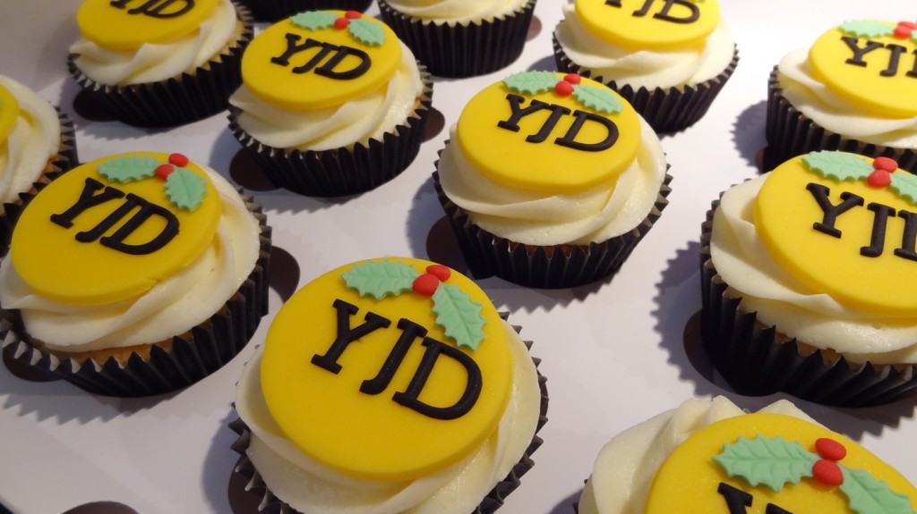 yellow jersey cup cakes